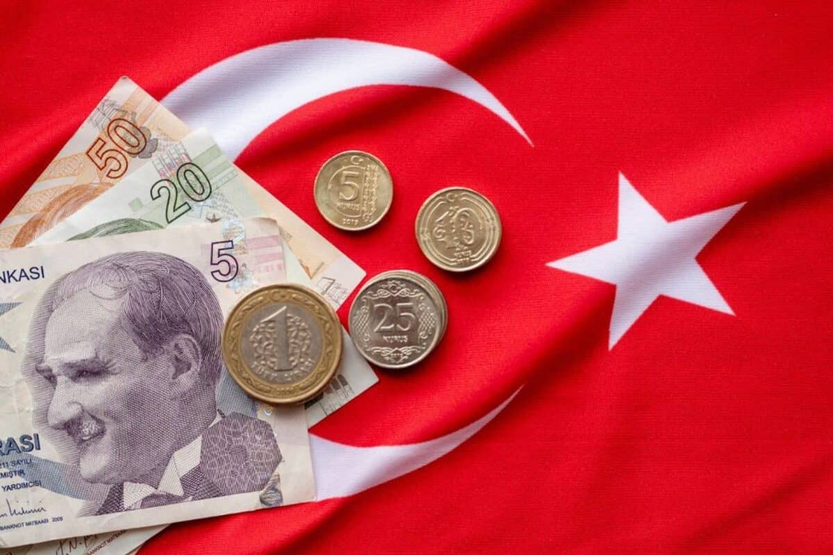 تبدیل ریال به لیر در استانبول